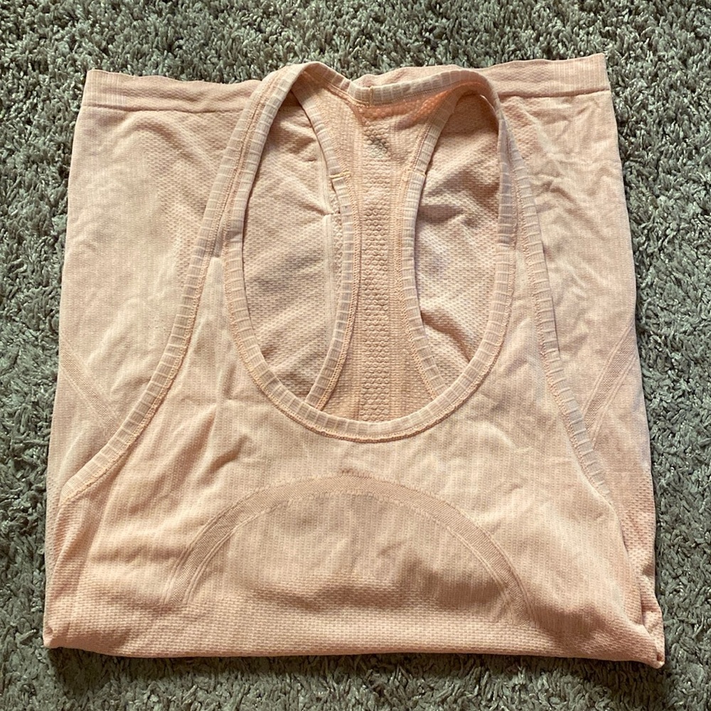 Lululemon workout top
